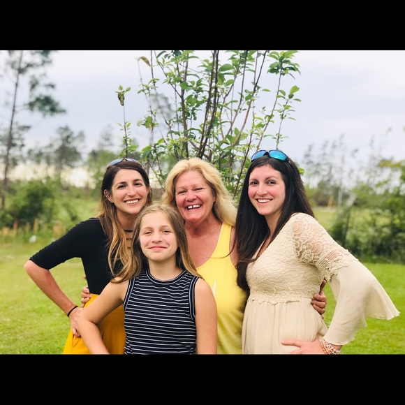 Meet your Posher, Rebecca - Picture 3 of 5